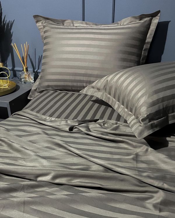 Комплект постільної білизни «МЛС» Сімейний Страйп-Сатин Delux