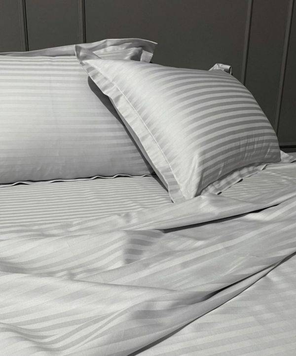 Комплект постільної білизни «МЛС» Півтораспальний Страйп-Сатин Delux